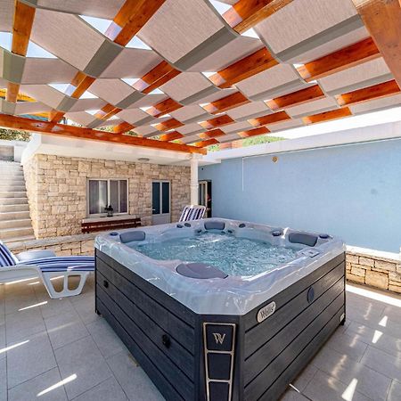 Beautiful Home In Prigradica With Jacuzzi Extérieur photo