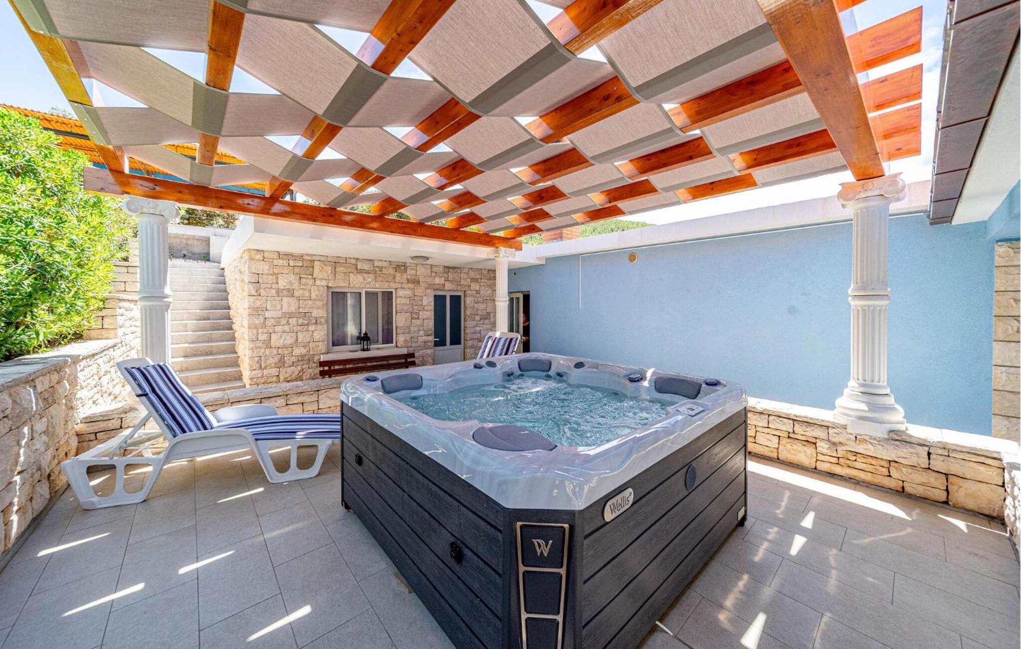 Beautiful Home In Prigradica With Jacuzzi Extérieur photo