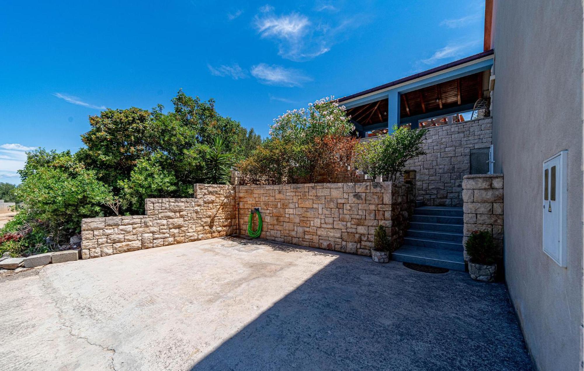 Beautiful Home In Prigradica With Jacuzzi Extérieur photo
